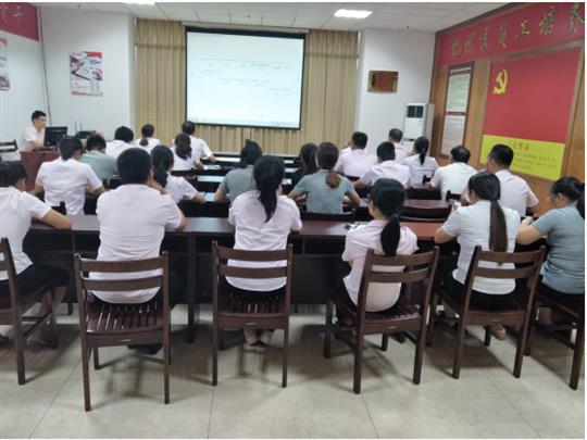 廣西裕達(dá)工程有限公司順利開展2019年工程系列 職稱申報(bào)培訓(xùn)會